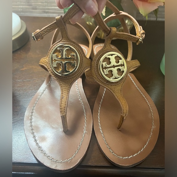 Tory Burch metal Logo Sandal - Picture 4 of 9